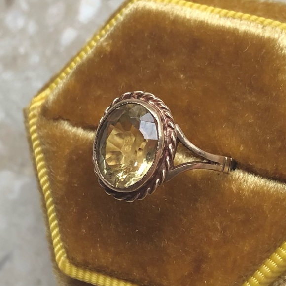 Vintage Oval Citrine Yellow Gold Ring - Picture 7 of 11